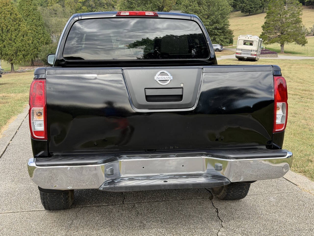 Used 2012 Nissan Frontier SV AWD/4WD image 12