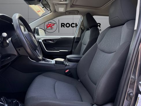 Certified 2022 Toyota RAV4 XLE w/ Convenience Package AWD/4WD image 10