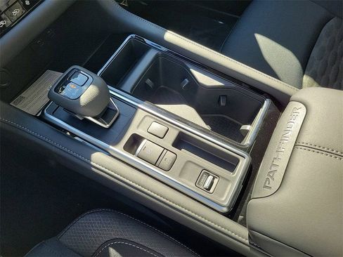 New 2025 Nissan Pathfinder SV image 10