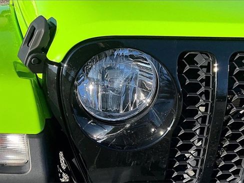 Used 2021 Jeep Gladiator Willys image 28