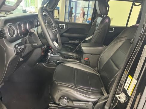 Used 2018 Jeep Wrangler Unlimited Sahara image 10