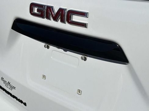 Used 2023 GMC Terrain SLE w/ Driver Convenience Package FWD image 7