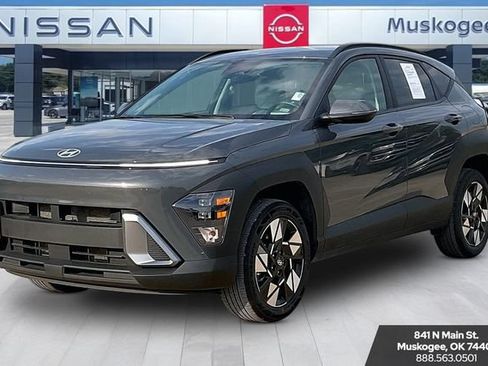 Used 2025 Hyundai Kona SEL AWD/4WD image 3