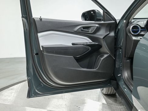 Used 2026 Chevrolet Trax LT w/ Sunroof Package image 12