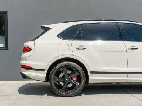 Used 2023 Bentley Bentayga AWD/4WD image 34