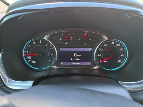 Used 2022 Chevrolet Traverse LT FWD image 19