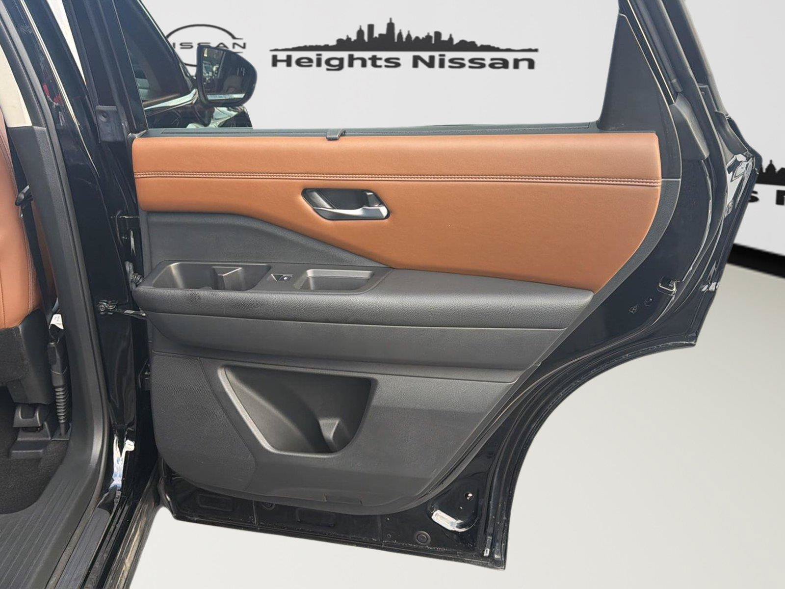 Used 2024 Nissan Pathfinder Platinum AWD/4WD image 30