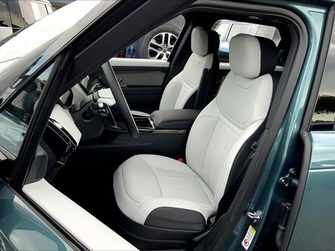 New 2025 Land Rover Range Rover Sport Dynamic SE image 10