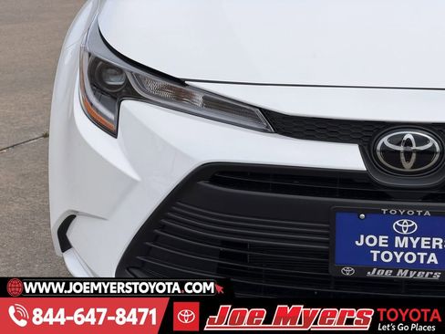 Certified 2025 Toyota Corolla LE image 5