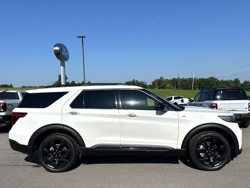 Used 2024 Ford Explorer ST-Line w/ Class IV Trailer Tow Package AWD/4WD image 2