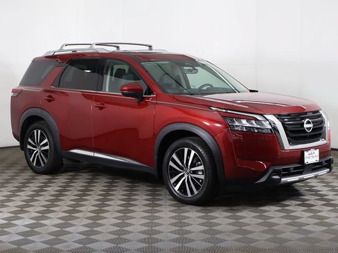 Used 2024 Nissan Pathfinder Platinum w/ Cargo Package AWD/4WD image 2