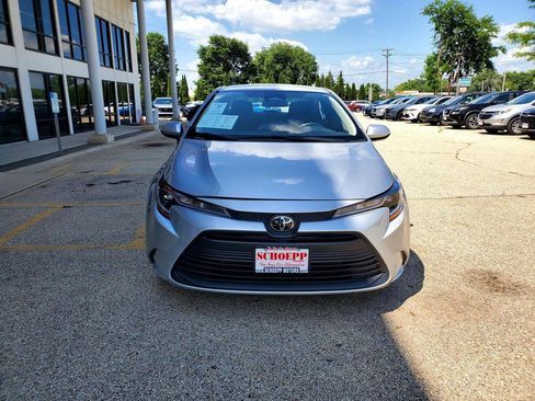 Used 2025 Toyota Corolla LE FWD image 2