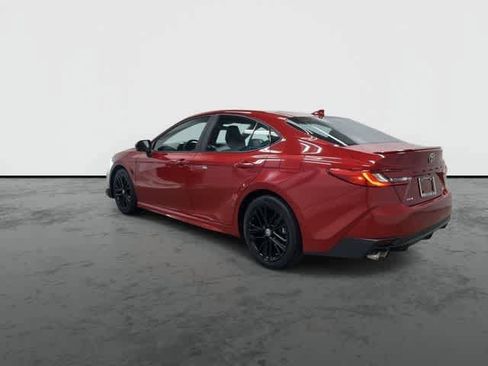 Used 2025 Toyota Camry SE image 9