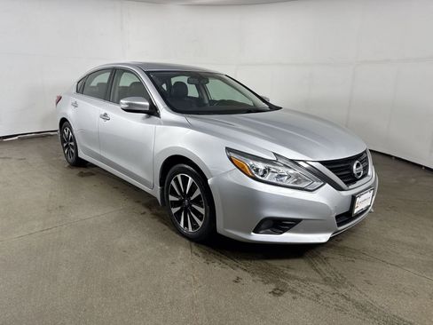 Used 2018 Nissan Altima 2.5 SV w/ 2.5 SV Technology Package image 3
