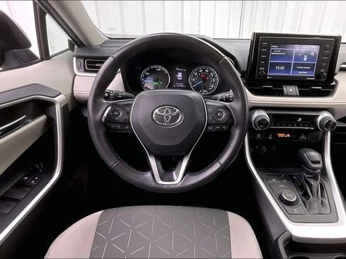 Used 2020 Toyota RAV4 XLE w/ Convenience Package image 5