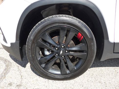 Used 2021 Chevrolet Trax LT w/ Redline Edition AWD/4WD image 15