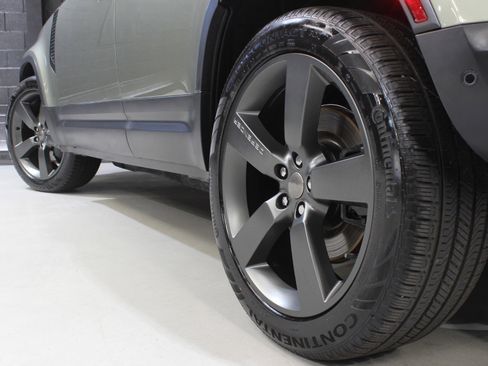 Used 2024 Land Rover Defender 110 SE image 14