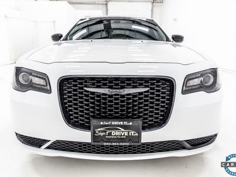 Used 2023 Chrysler 300 Touring w/ Sport Appearance Package image 6