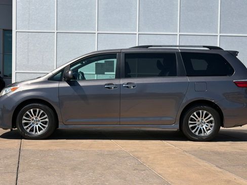 Certified 2018 Toyota Sienna XLE w/ XLE Navigation Package FWD image 8