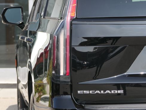 Used 2023 Cadillac Escalade Sport AWD/4WD image 5