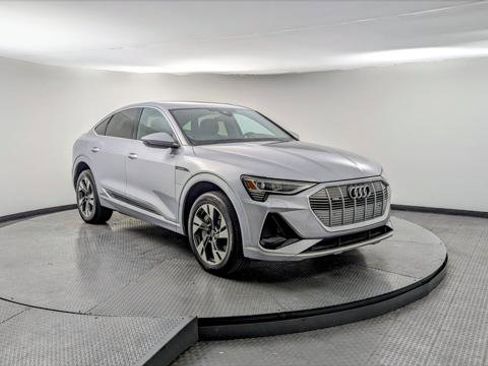 Used 2023 Audi e-tron Premium image 9