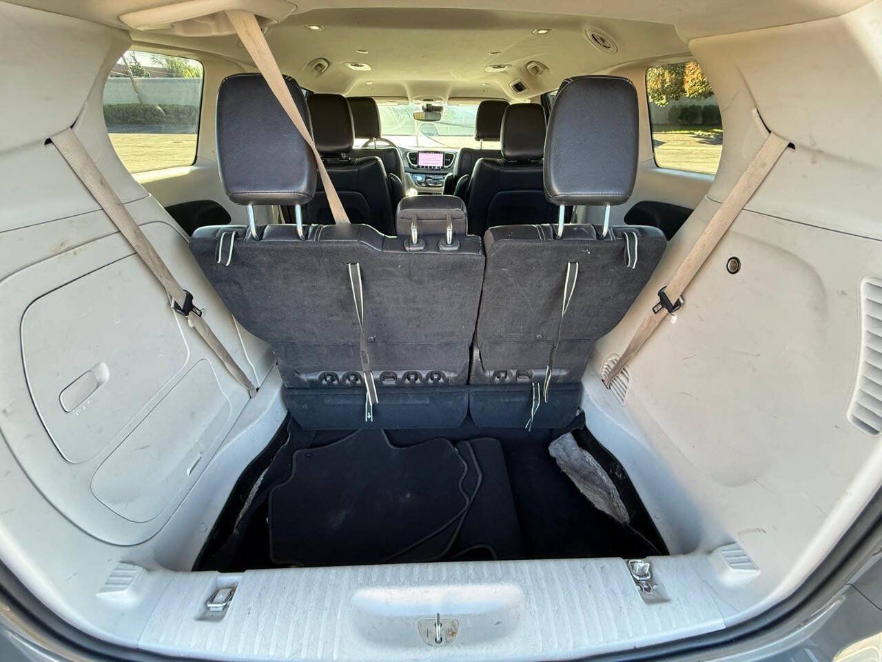Used 2022 Chrysler Pacifica Touring-L FWD image 16