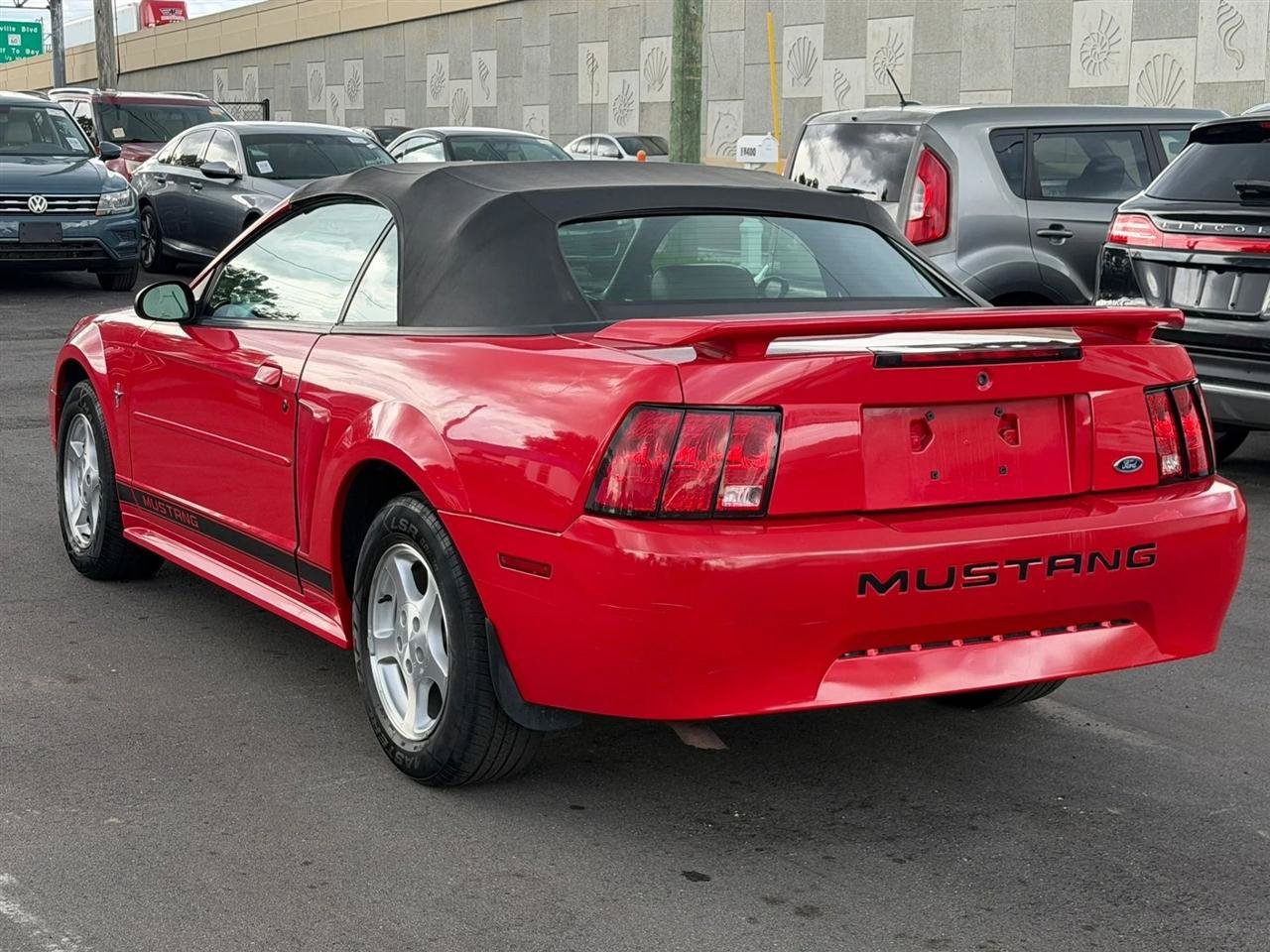 Used 2002 Ford Mustang Convertible RWD image 12