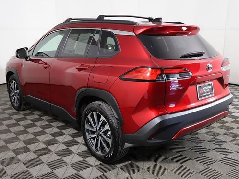 Used 2025 Toyota Corolla Cross XLE image 9