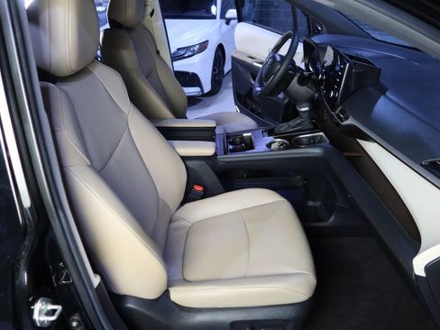 Used 2024 Toyota Sienna XLE image 13