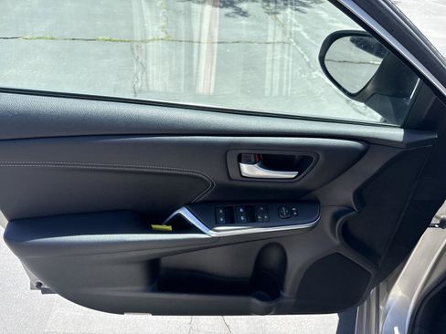 Used 2017 Toyota Camry XLE FWD image 10