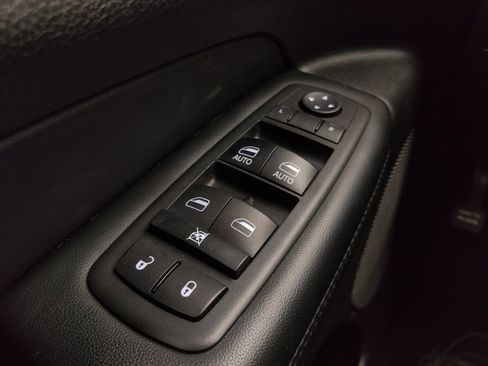 Used 2018 Jeep Grand Cherokee Laredo image 27