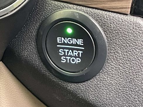 Used 2020 Ford Escape Titanium AWD/4WD image 38