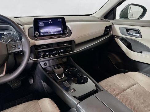 Used 2025 Nissan Rogue SV image 23