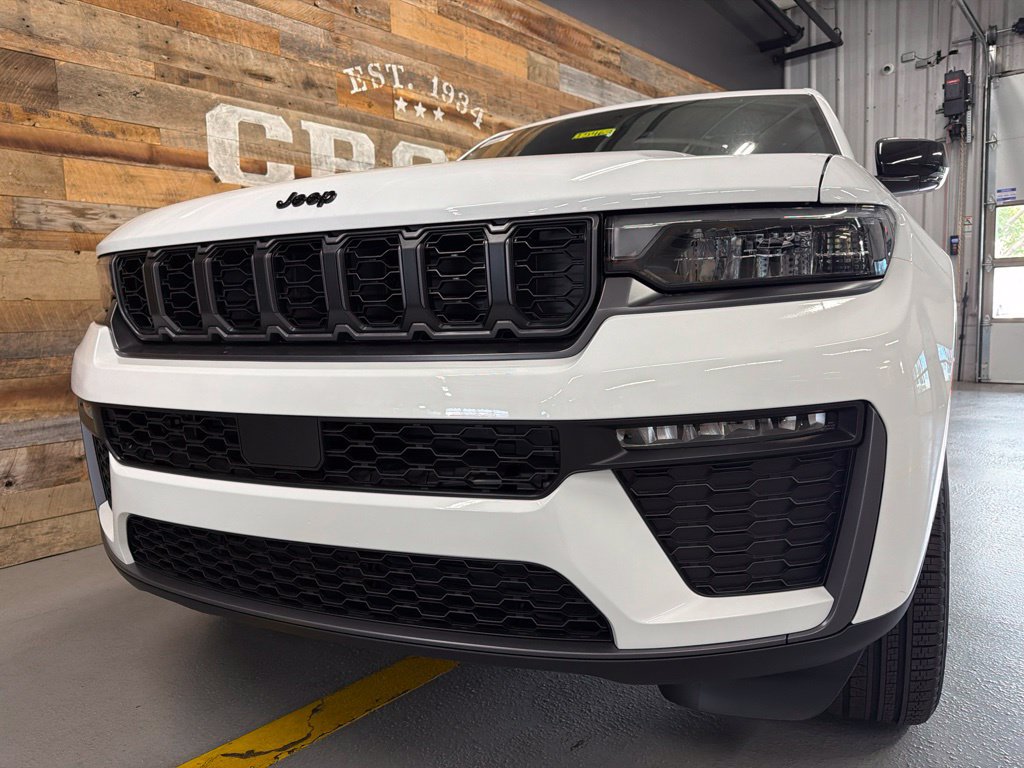 New 2026 Jeep Grand Cherokee Limited w/ Limited Altitude Package AWD/4WD image 9