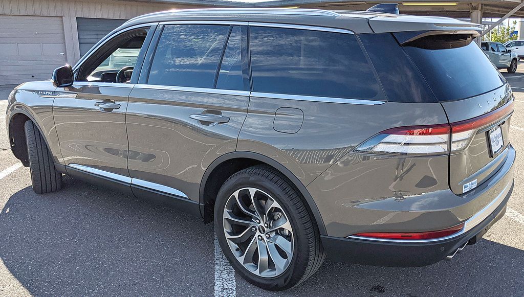 Used 2025 Lincoln Aviator Reserve AWD/4WD image 4