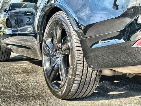 Certified 2024 Land Rover Discovery Dynamic SE image 11