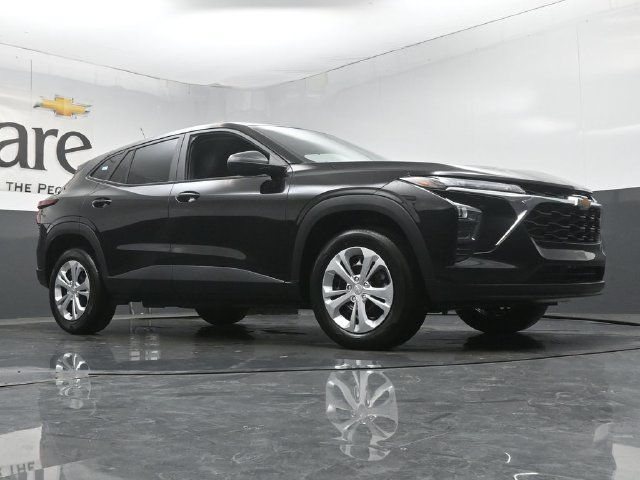 New 2026 Chevrolet Trax LS FWD image 2