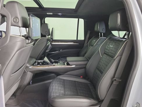 Certified 2026 Cadillac Escalade ESV Platinum Sport AWD/4WD image 11