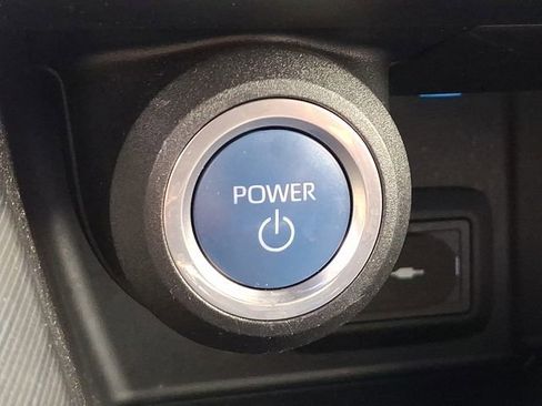 Used 2021 Toyota Venza XLE image 25