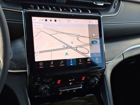 Used 2023 Jeep Grand Cherokee Limited image 28