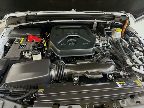 Used 2023 Jeep Wrangler Unlimited AWD/4WD image 33