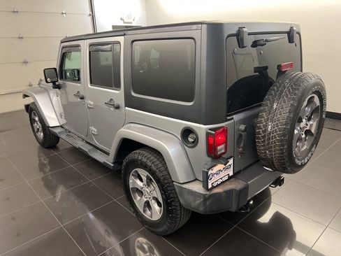 Used 2018 Jeep Wrangler Unlimited Sahara image 4