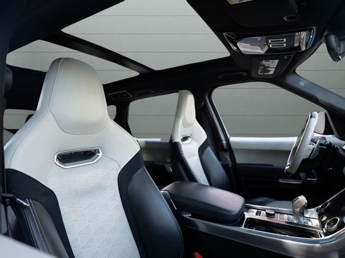 Used 2021 Land Rover Range Rover Sport SVR Carbon Edition image 14