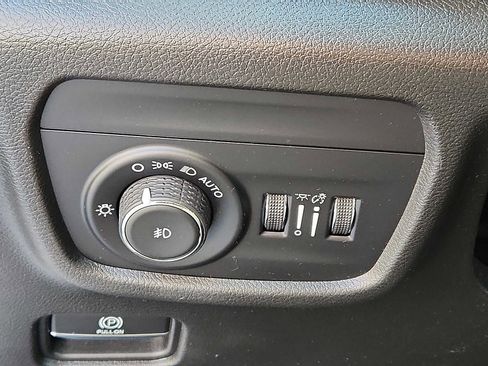 Used 2022 Jeep Grand Cherokee L Limited w/ Luxury Tech Group II image 25