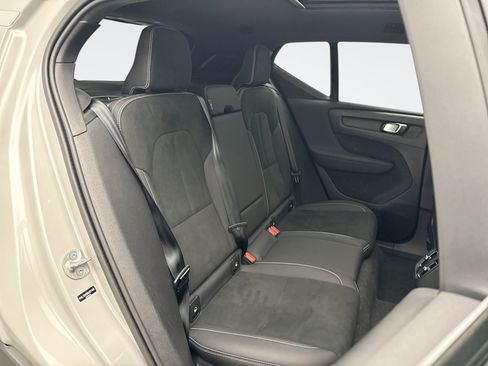 Used 2025 Volvo XC40 B5 Plus AWD/4WD image 19