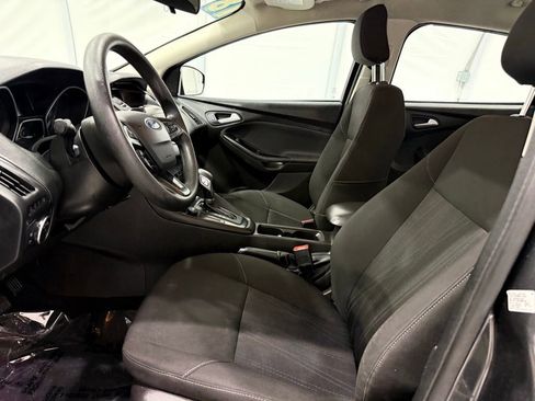 Used 2018 Ford Focus SE w/ SE Appearance Package image 11