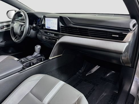 Used 2025 Toyota Camry SE w/ Convenience Package FWD image 30