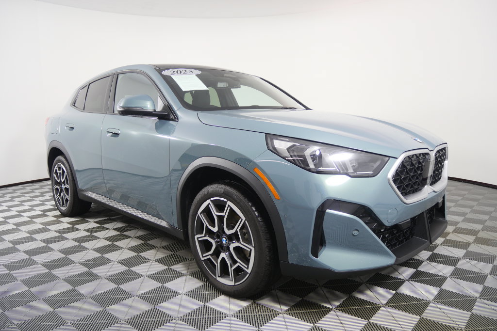 Certified 2025 BMW X2 xDrive28i AWD/4WD image 2