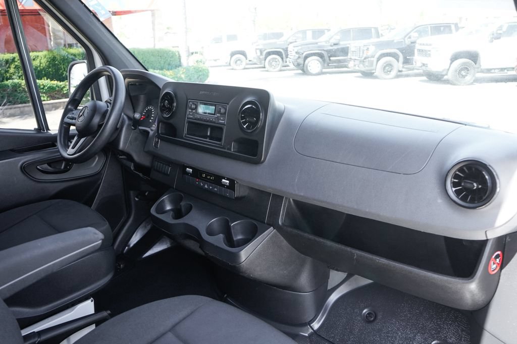 Used 2020 Mercedes-Benz Sprinter 1500 image 31