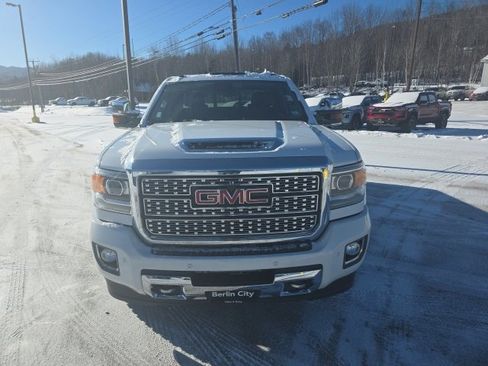 Used 2019 GMC Sierra 2500 Denali w/ Duramax Plus Package image 2